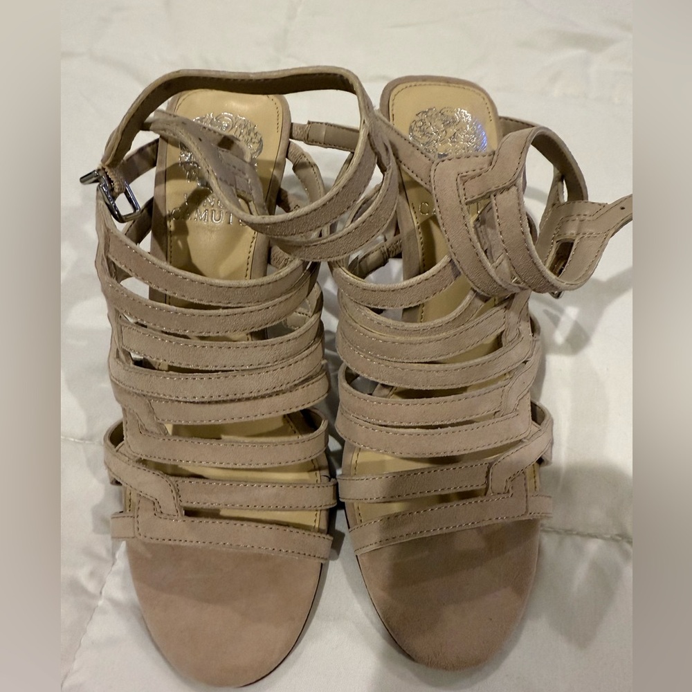 Vince Camuto 6.5 Z NEW without box. Never worn